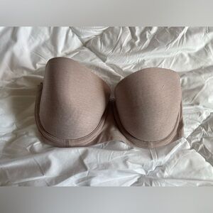Lightly-lined strapless bra